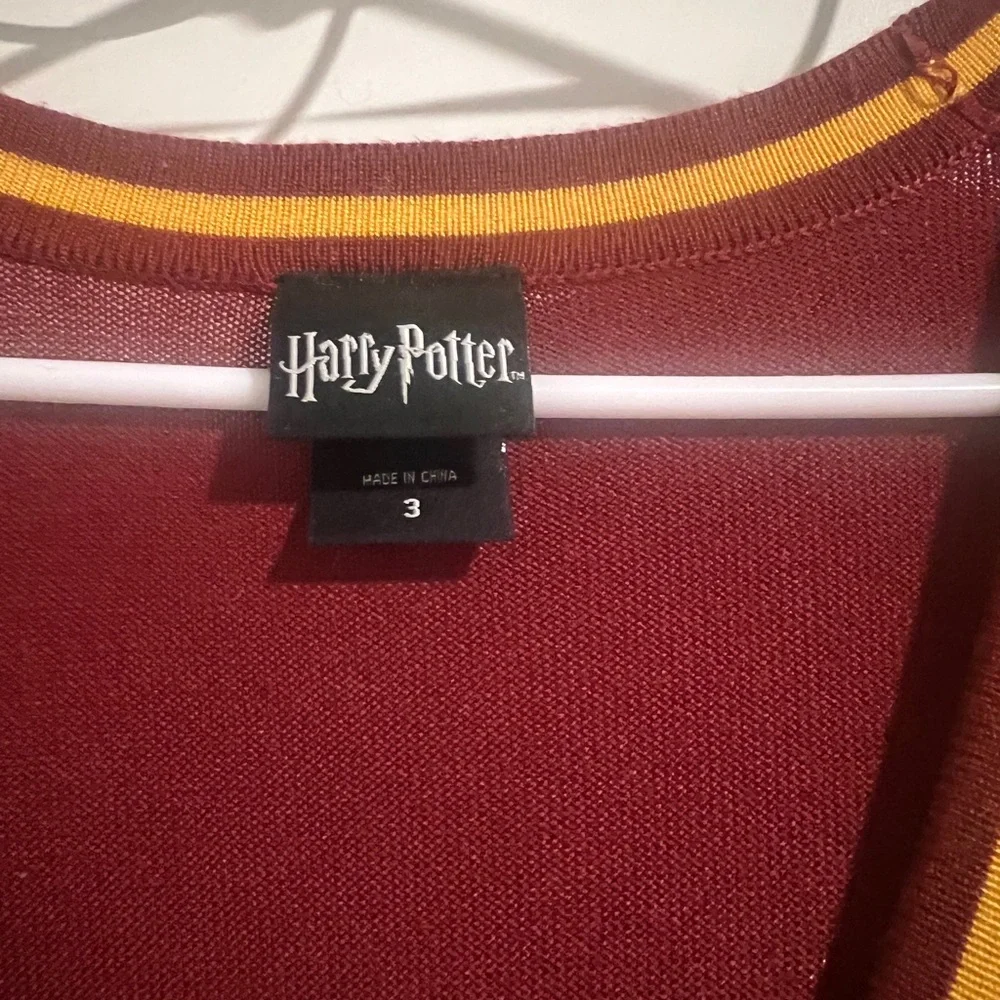 NWOT Torrid Maroon and Gold Grydfindor Harry Potter Sweater - Picture 2 of 3